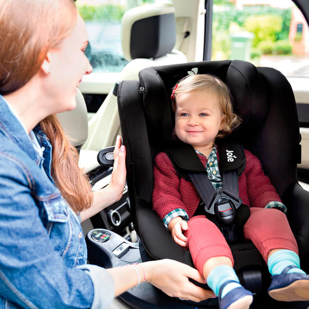 Silla de seguridad para carro Spin 360 E, con base para piso, rotación 360°, reclinación ajustable y un arnés de seguridad de 5 puntos, con norma ECE R/129 /03 y sistema ISOFIX - Joie